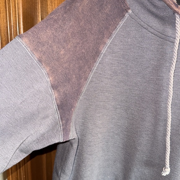 Hem & Thread Sweatshirt - Picture 4 of 6